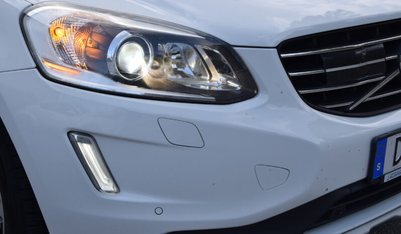 Volvo XC60 D4 Summum Panorama Navi Skinn Euro 6 Svensksåld-14 full