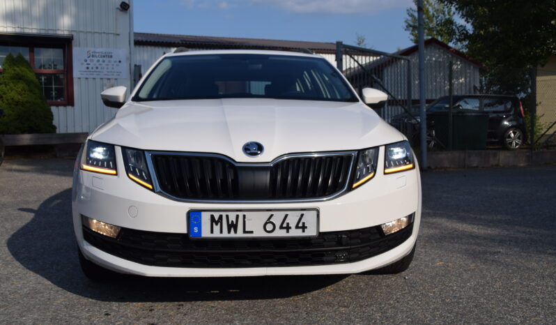 Skoda Octavia Kombi 1.6 TDI Euro 6 Carplay Auto Svensksåld-17 full