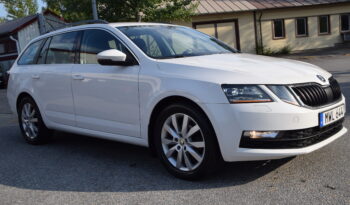 Skoda Octavia Kombi 1.6 TDI Euro 6 Carplay Auto Svensksåld-17 full