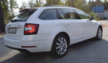 Skoda Octavia Kombi 1.6 TDI Euro 6 Carplay Auto Svensksåld-17 full