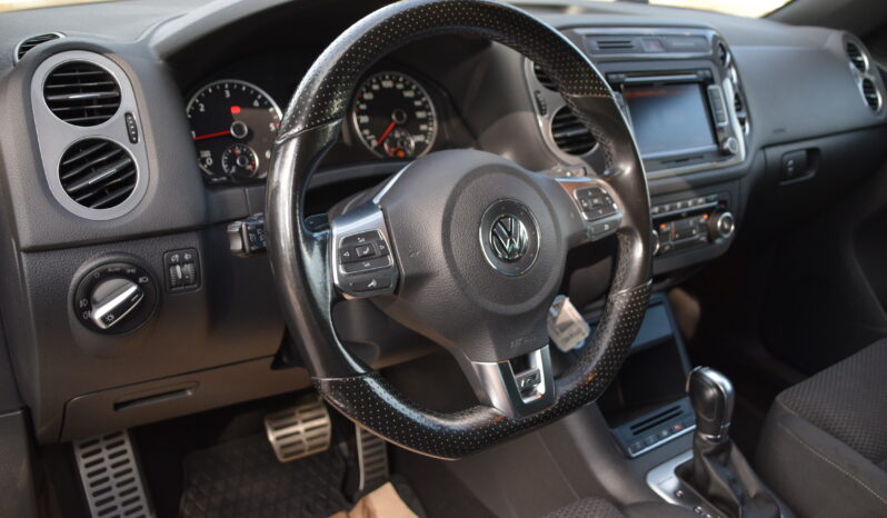 Volkswagen Tiguan 2.0 TDI 4Motion R_Line D_Värmare B_Kamera Svensksåld-15 full