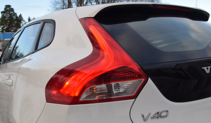 Volvo V40 D2 Geartronic Kinetic Euro 6 Auto D_Värmare Svensksåld-17 full