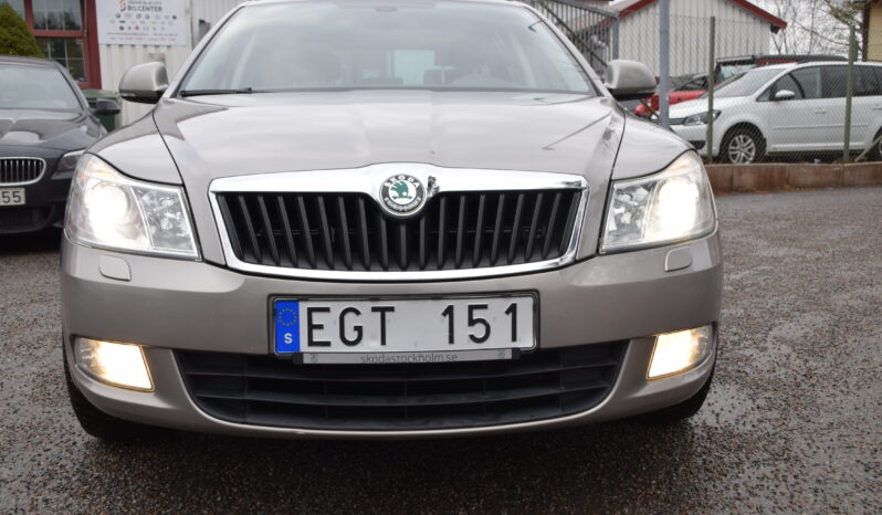 Skoda Octavia Kombi 1.6 TDI Elegance Euro 5 Auto Svensksåld-13 full