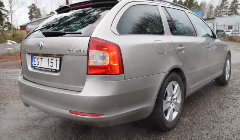 Skoda Octavia Kombi 1.6 TDI Elegance Euro 5 Auto Svensksåld-13 full