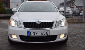 Skoda Octavia Kombi 1.6 TDI Elegance Euro 5 Auto Svensksåld-13 full